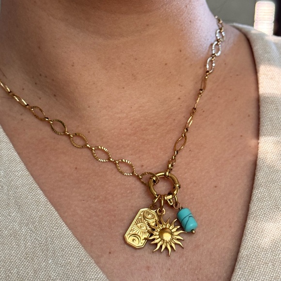 Gold Chain Necklace with Sun Charm - Picture 4 of 4